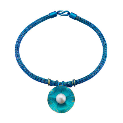 Necklace Water Lily in Titanium and Freshwater Pearls